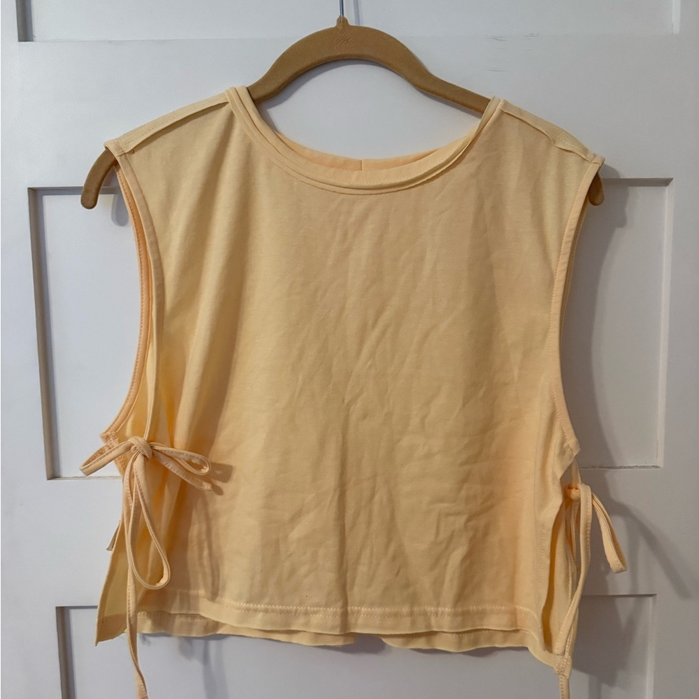 Sleeveless Tie-Side Crop Top — Yellow